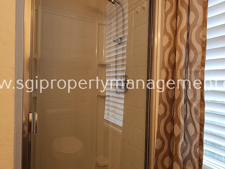 2304 Hayes St — Photo 15