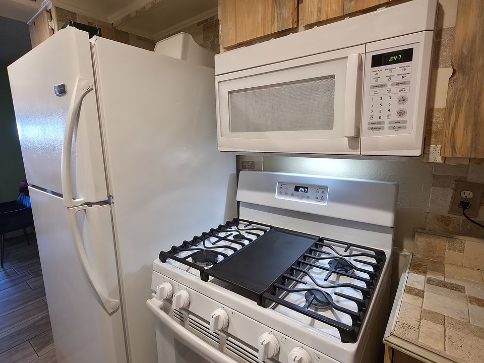 Microwave & Stove/Oven