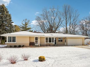 860 Anthony Ln, Brookfield, WI 53045