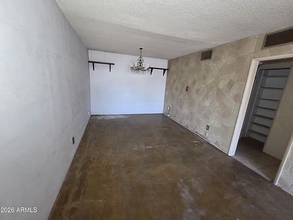3rd image of 3237 W PIERCE Street