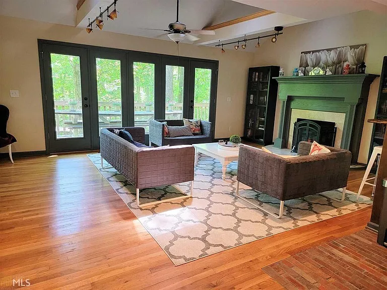 161 Alexander Dr — Photo 6