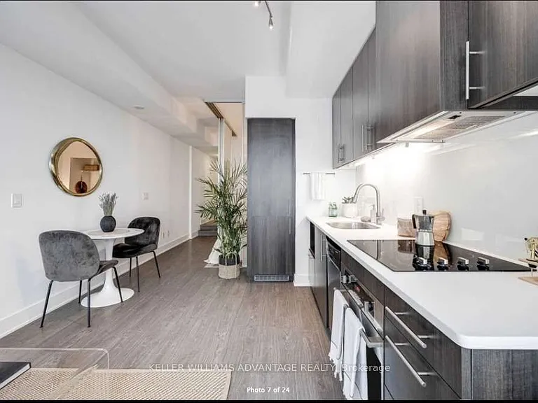 508 Wellington St W #505 — Photo 8