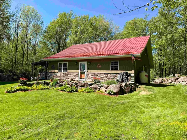 30 Parkview Rd, Saint Regis Falls, NY 12980