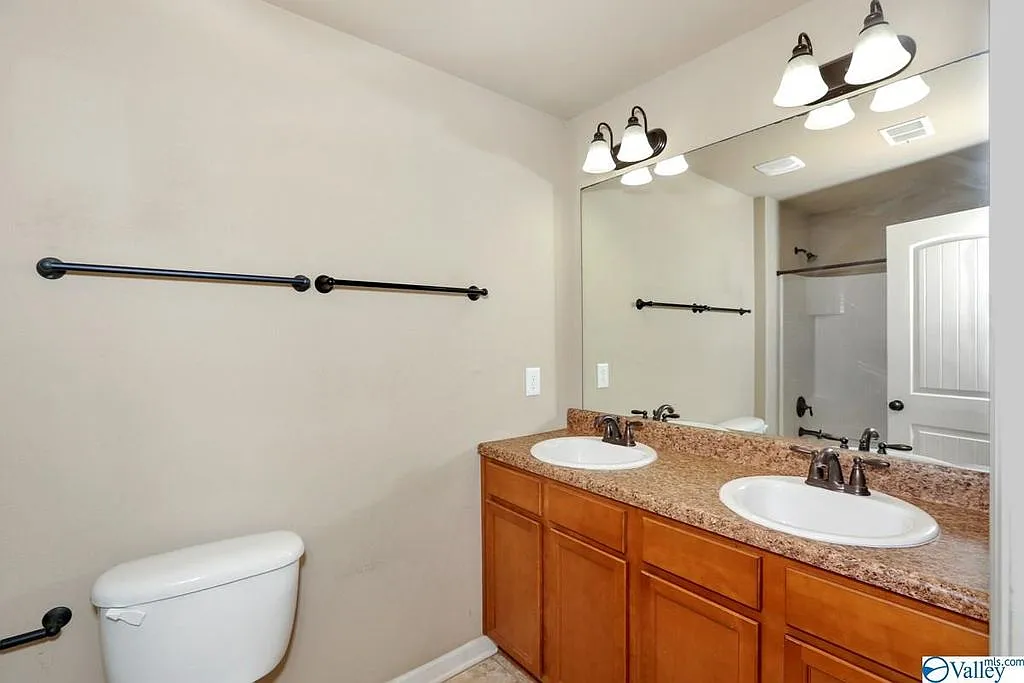 3 bed, 1317 sqft, $1,599 — Photo 4