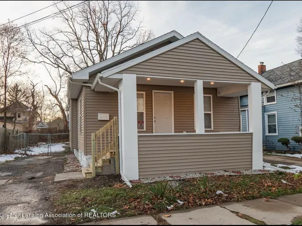 915 Clayton St, Lansing, MI 48915