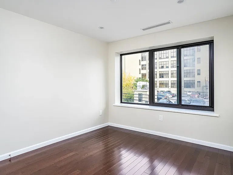 3119 37th Ave #5B — Photo 3