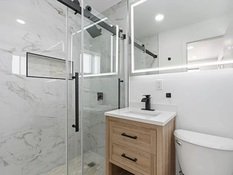 1129 NE 16th Ave #1 — Photo 8