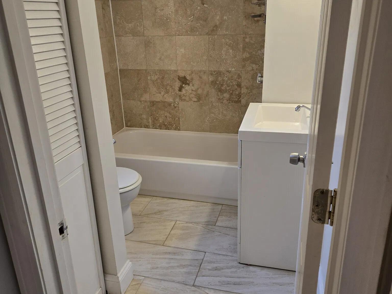 2 bed, 1.0 bath, $2,800 — Photo 3