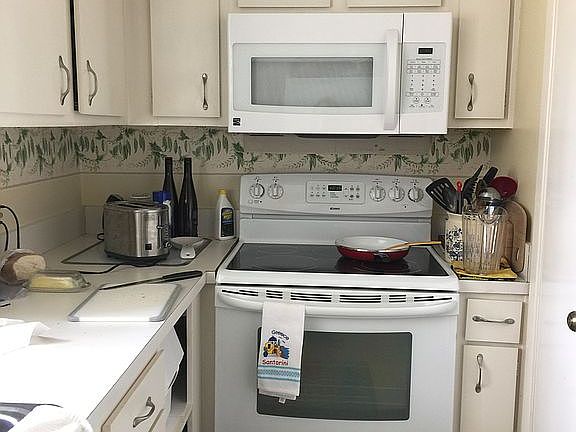 3rd image of 209 Forest Hls APT 117