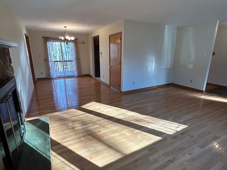 643 Wiltshire Dr — Photo 8