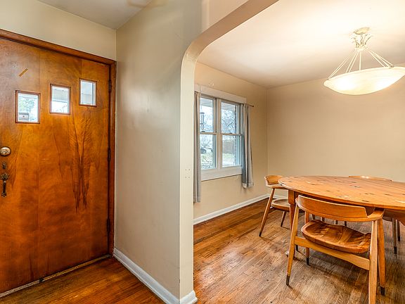 5th image of 1109 W Hill Ave