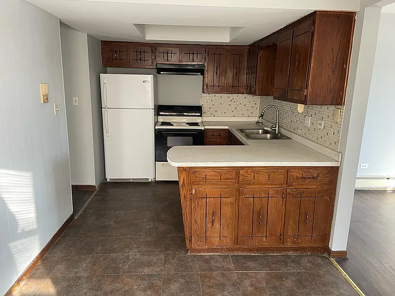 8710 S 78th Ave — Photo 7