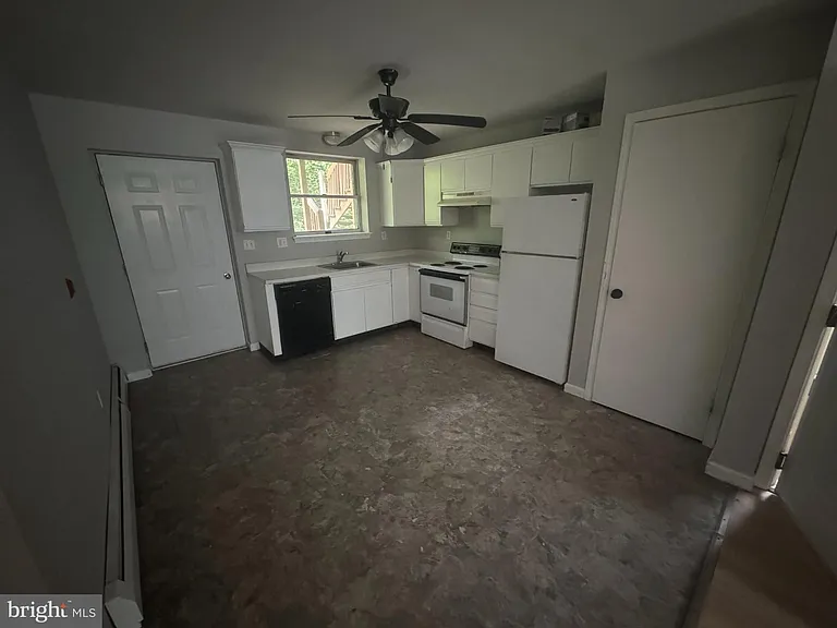 131 Smith St #B3 — Photo 2