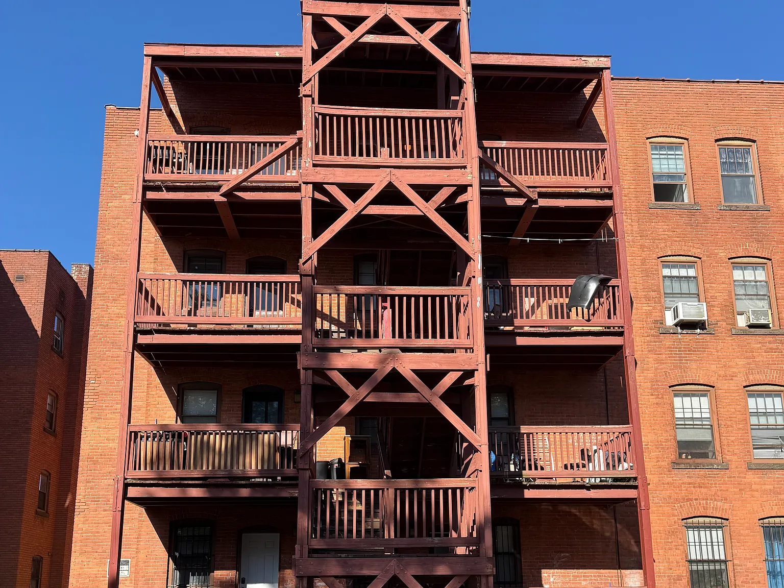 3 bed, 1000 sqft, $1,650 — Photo 2