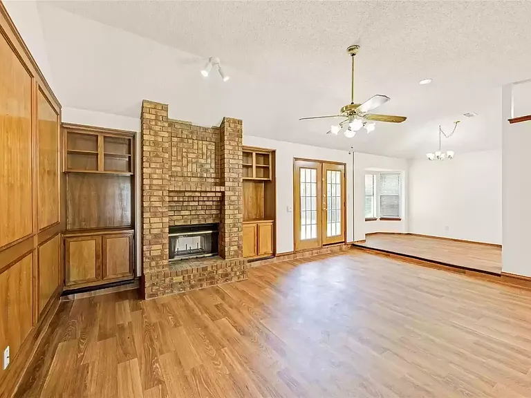 810 Castleview Dr — Photo 12