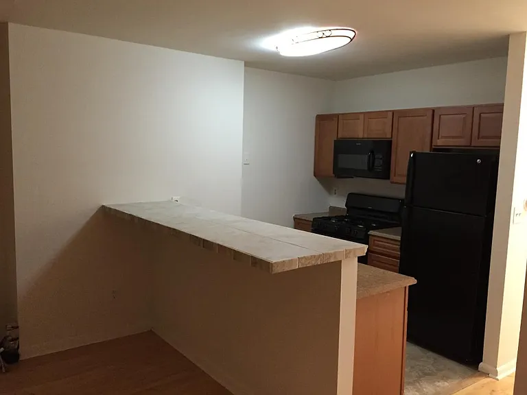 Full Kitchen with Counter for Stools
