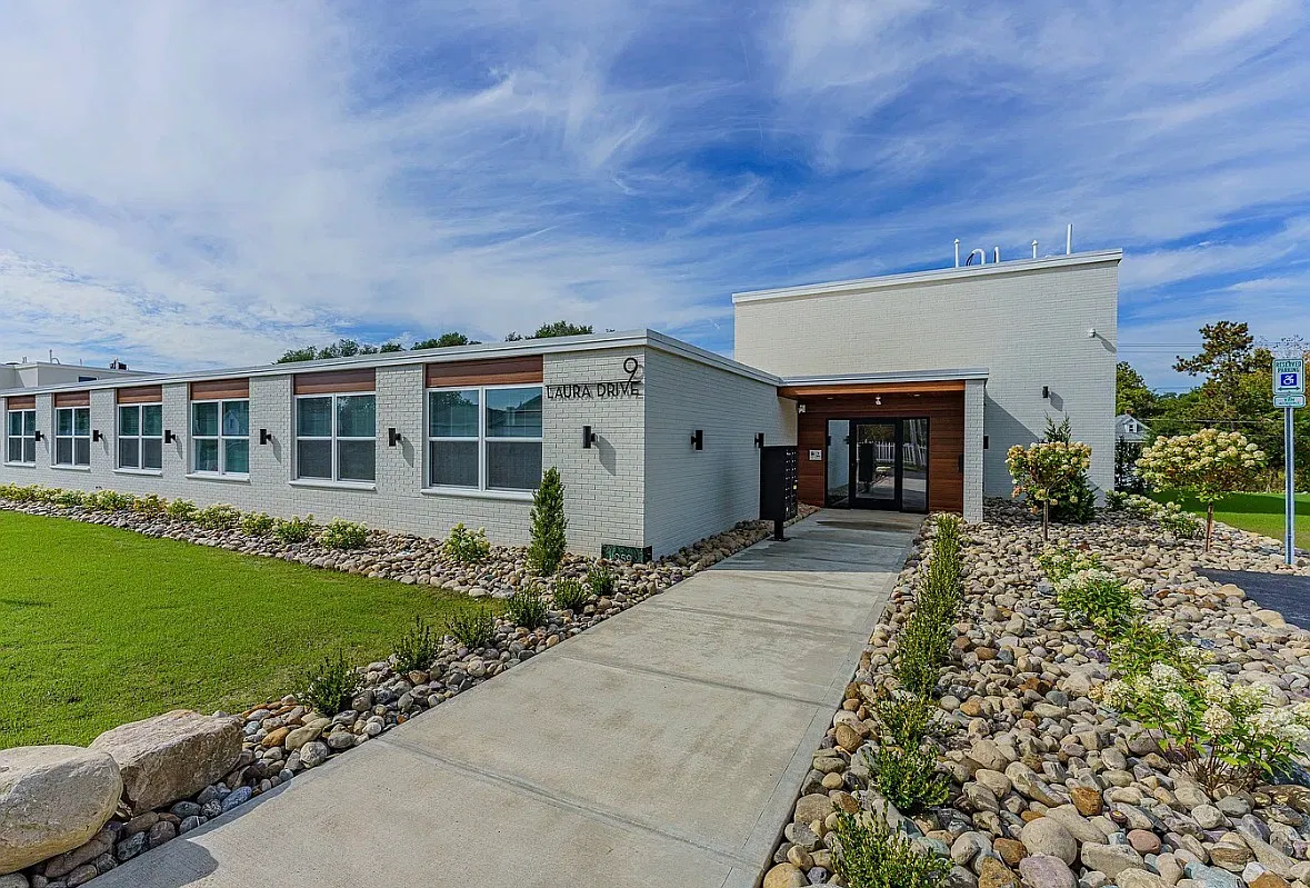 9 Laura Dr — Photo 1