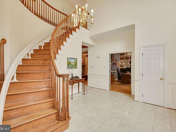 4th image of 11201 Devereux Manor Ln