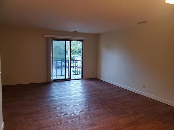 4th image of 7211 Creekview Dr APT 8