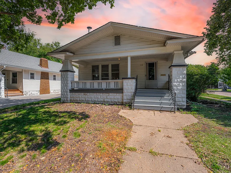 156 S Estelle Ave — Photo 1