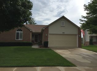 9016 Pine Cove Dr, Whitmore Lake, MI 48189