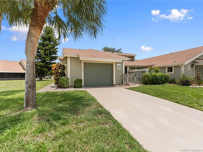 1496 SE Colchester Cir — Photo 3