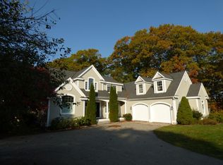 8 Hutchins Cove Dr, Kittery, ME 03904