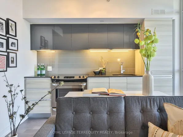 1190 Dundas St E #625, Toronto, ON M4M 0C5