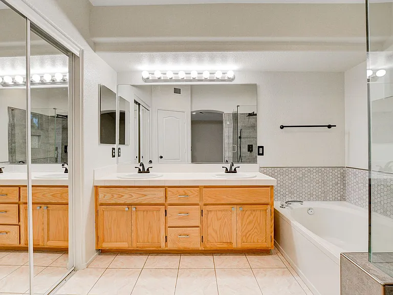 8621 Sierra Cima Ln — Photo 14