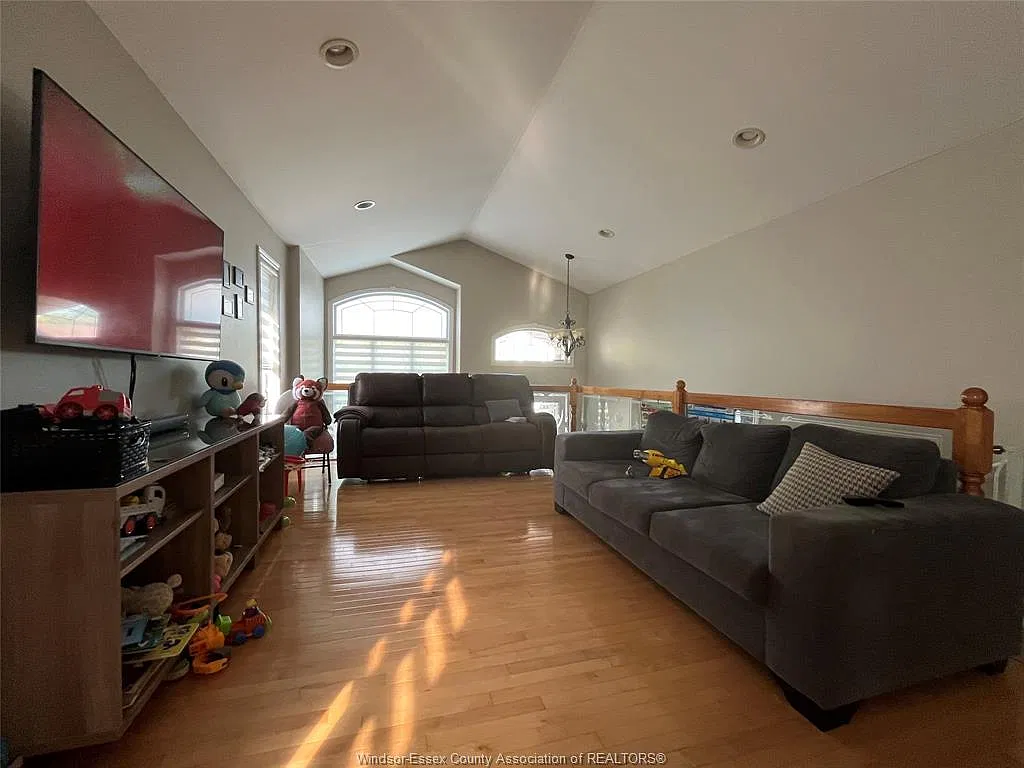4 bed, $2,800 — Photo 4