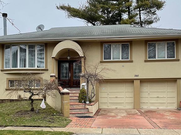 3rd image of 560 Leheigh Ln
