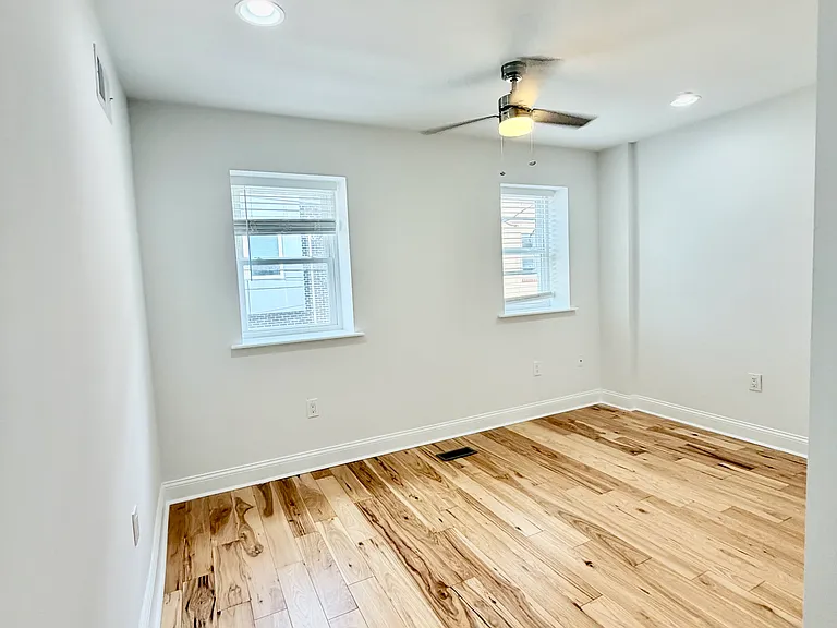 640 Emily St — Photo 14