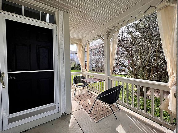 2nd image of 324 Fairmont Ct #324