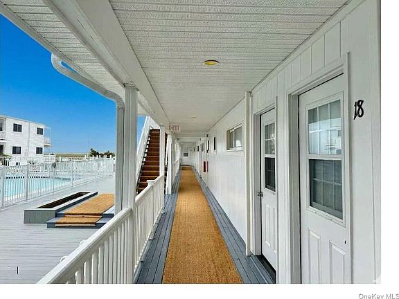 4th image of 281 Dune Road #18a