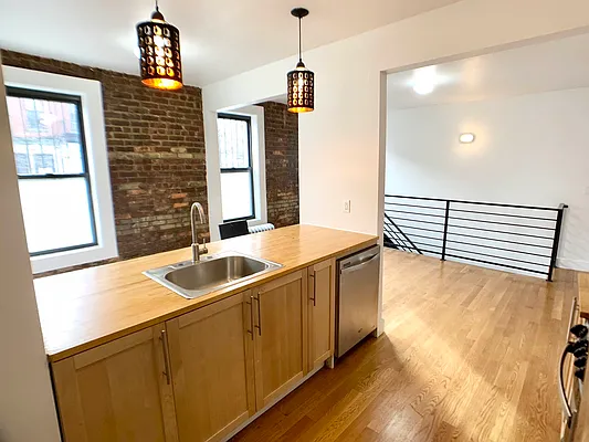 Rented by REAL New York | media 17