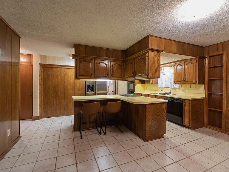 2442 N Jordan Ave — Photo 21