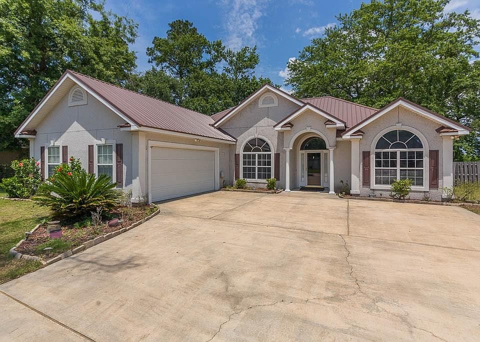 1st image of 136 Baywood Cir