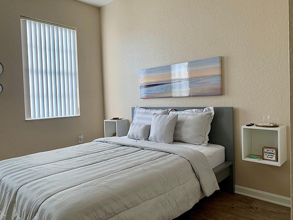 4th image of 2059 SE Hillmoor Dr #201