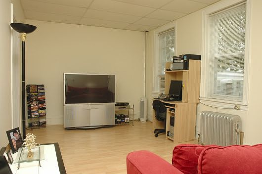 2nd image of 1136 Underhill Ave