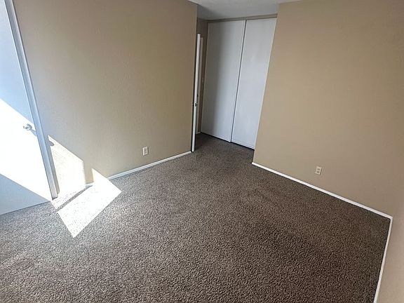 5th image of 590 Stallion Rd SE