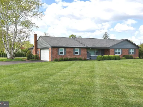 228 Chestnut Valley Dr, Doylestown, PA 18901