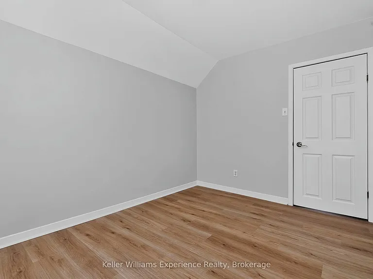 647 Ottawa St — Photo 26