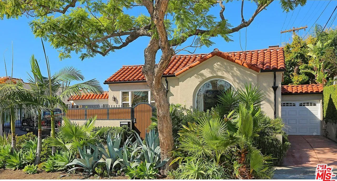 2 bed, 1.0 bath, 971 sqft, $4,750 — Photo 1