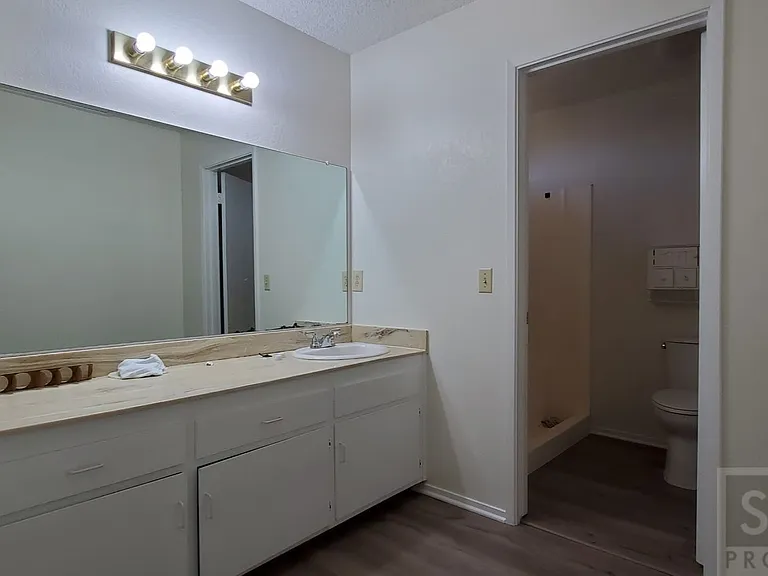 812 Emerald Ct — Photo 25