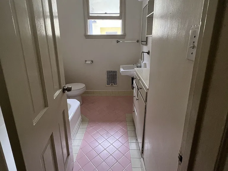 462 Kelton Ave #462 — Photo 9