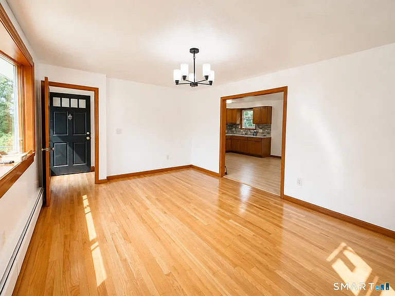 98 Hartley Dr — Photo 3