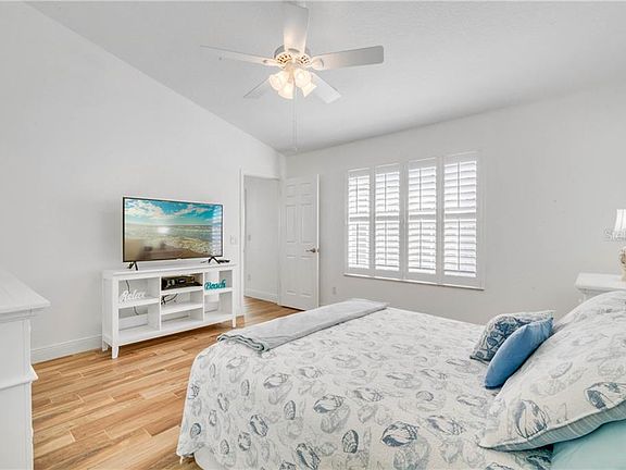 5th image of 976 Norfolk Ct