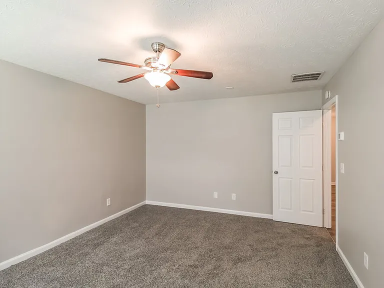 160 Avery Dr — Photo 9