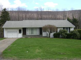 716 Dragon Rd, Clarks Summit, PA 18411
