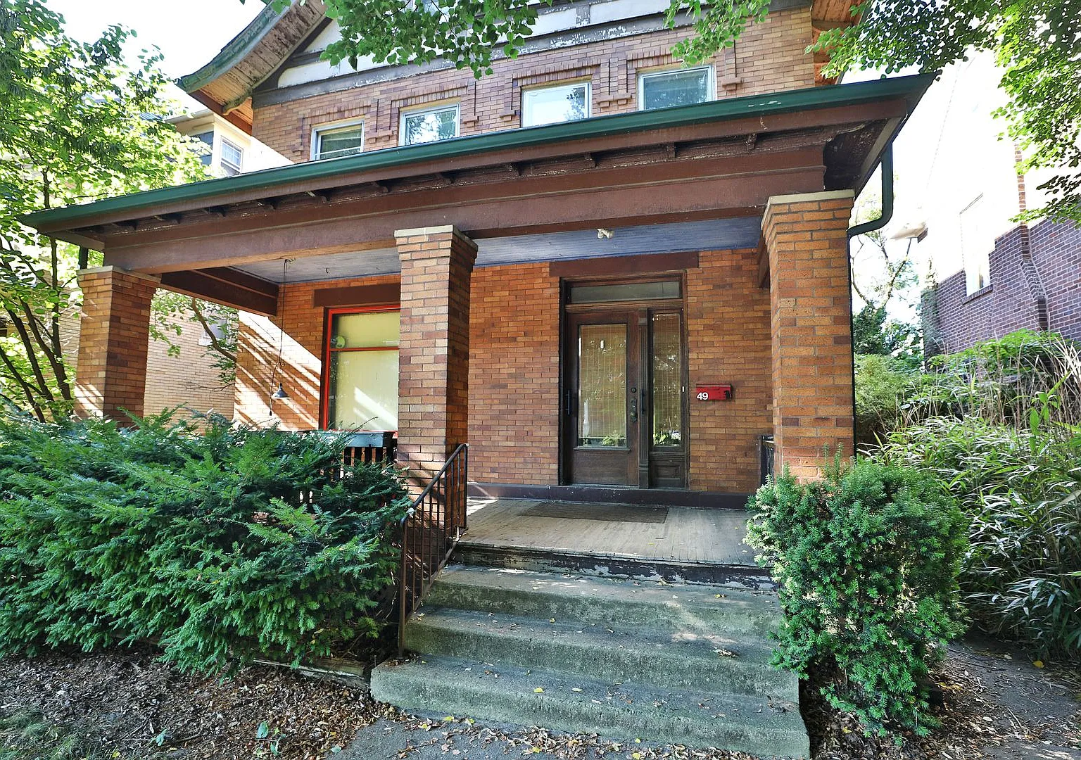 Discover your perfect newly renovated 8BR home at 49 E. Oakland Ave. — Photo 2